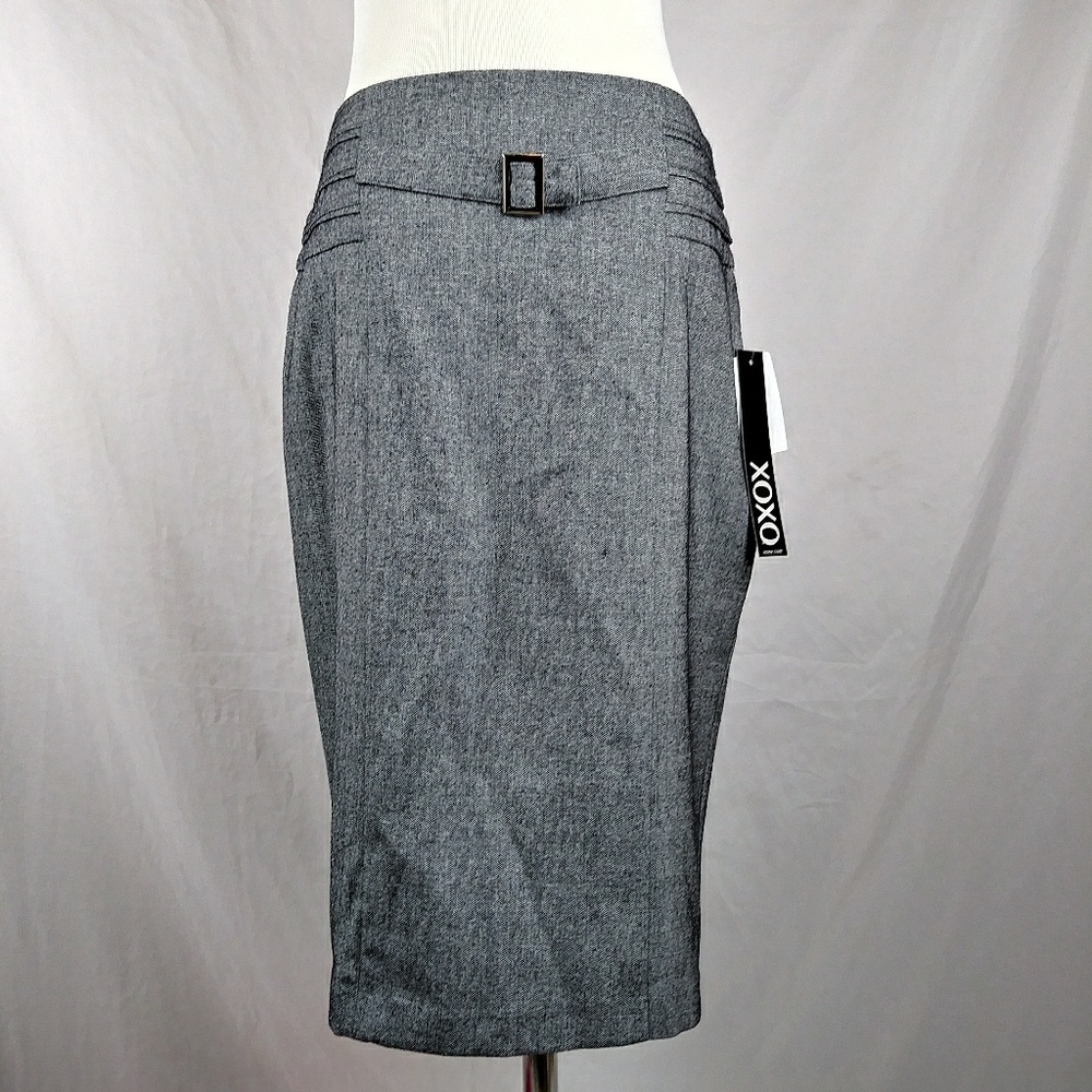 3/25$‎ XOXO junior kick pleat straight midi skirt